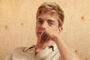 Mae Martin: The Possum